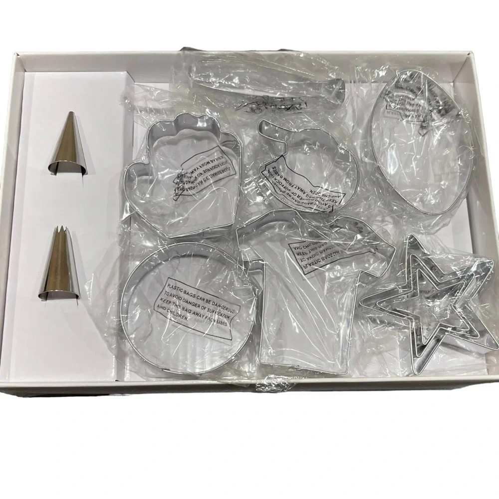 Cake‎ Boss 28 Piece Sports Cake Kit Cookie Cutters New (opened box) Never Used